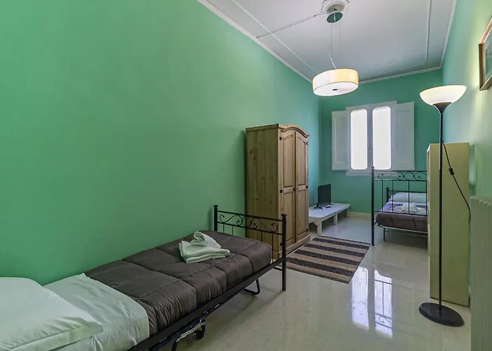 Spacious Three Bedroom Apartment On The Arno Florencia, Italia