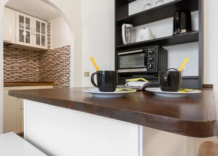 Guesthost - Pergola Modern And Cozy Studio Firenze, Italia