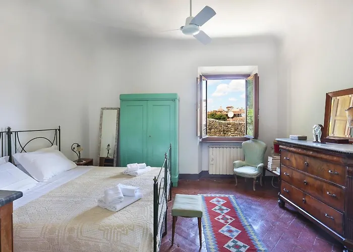A Postcard View In A Vintage Apartment Firenze, Italia