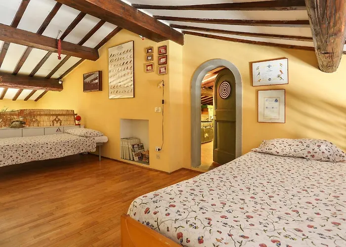 A Postcard View In A Vintage Apartment Florencia, Italia