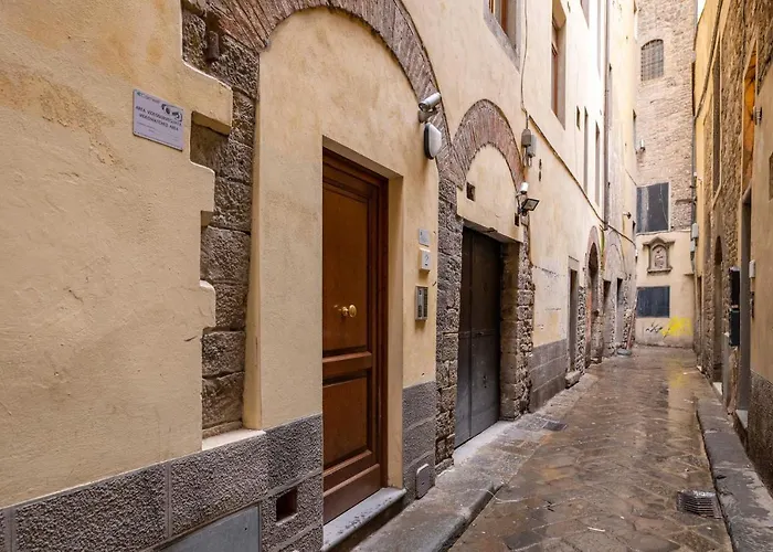 Historic Apartment Steps From Duomo & Uffizi Florencia, Italia