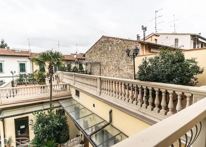 Nice portion of property By Villa Il Mosaico Firenze, Italia