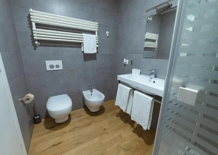 Statuto suite Firenze, Italia
