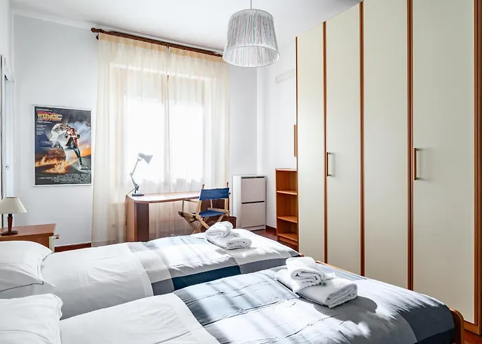 Guesthost - Visarno & University Roomy Flat X6 With Parking Firenze, Italia