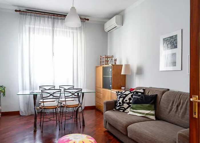 Guesthost - Visarno & University Roomy Flat X6 With Parking Florença, Itália