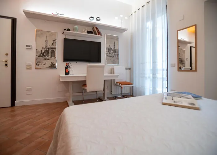 Indipendent Studio Apartment With Terrace - Parking Firenze, Italia