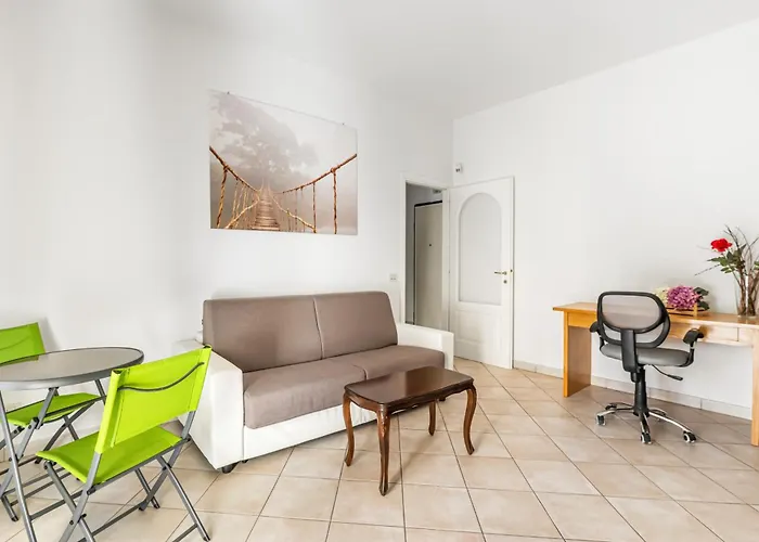 Guesthost - Florence Quiet And Cozy Apartment With Balcony, Italia