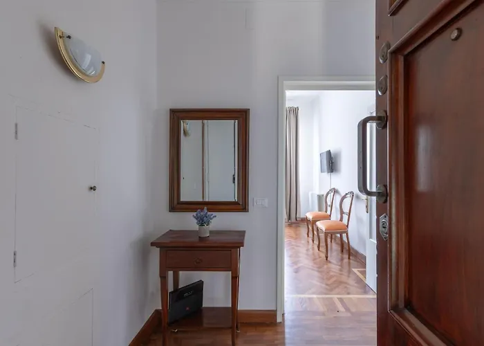 Family Large Apartment In Firenze, Italia