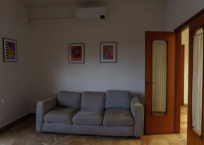 Appartamento Fanciful 2-Br Outside Ztl Firenze, Italia