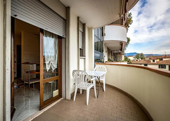 Yd Quiet Apt Leopolda With Parking Firenze, Italia