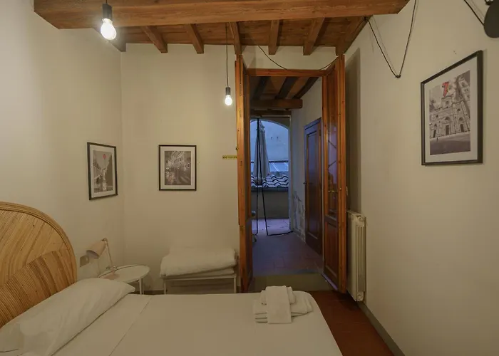Traditional Florentine 1BR apartment close to Piazza Santa Croce Firenze, Italia