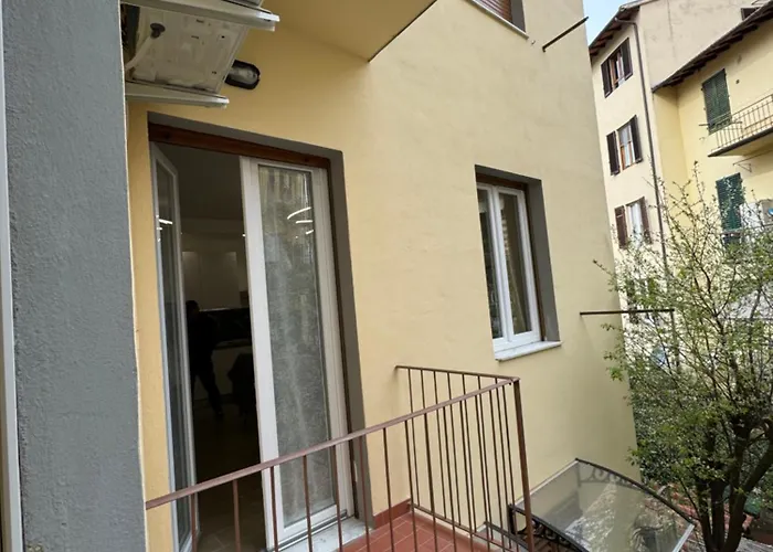 Florence Apt, Italia