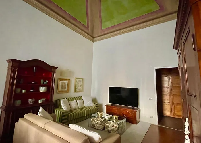 Florence Cozy Retreat, Italy