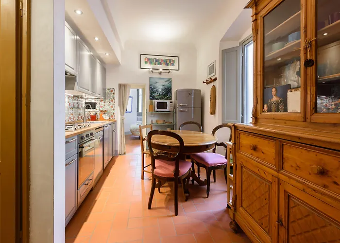 Appartamento Casa torre via de' Nerì by Mmega Firenze, Italia