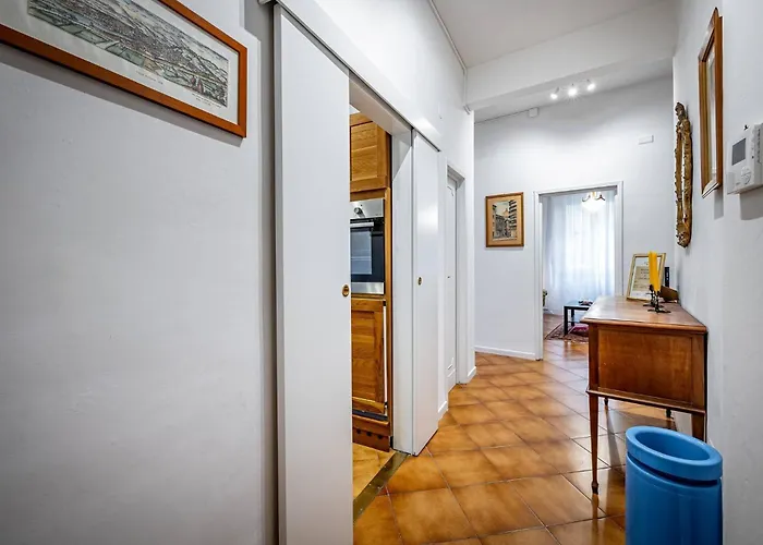 Yid Comfortable With Lift Firenze, Italia