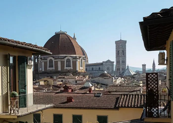 Sweetly Home Florence Panoramic Suite Vista Duomo & Central Apartment, Italia