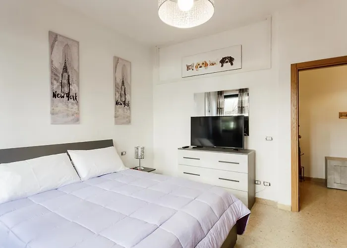 GuestHost - Florence Ognissanti Apartment, Italia